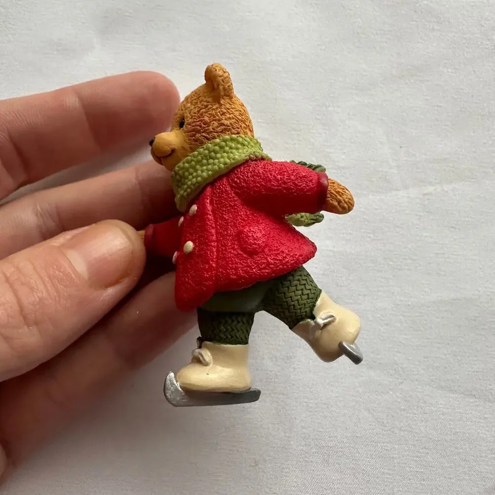 Vintage 2002 Hallmark Keepsake Gracie Skates Snow Cub Club Christmas Ornament